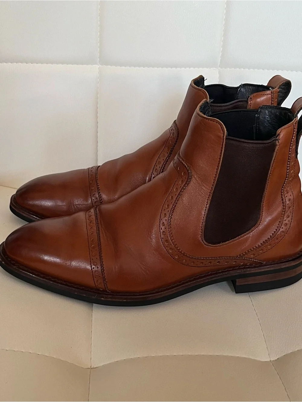 Allen Edmonds Lombard Cap leather boots. 9.5 3E Walnut